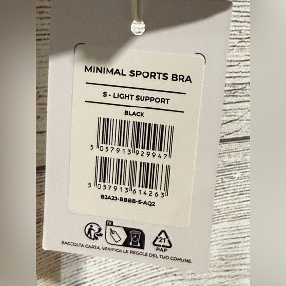 Gymshark minimal sports bra light support size small - Picture 2 of 6